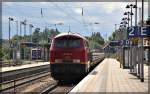 225 094 der EBM am Zugschluss bei der Durchfahrt durch Neustrelitz Hbf am 05.09.2015