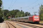 101 098-2 f�hrt soeben aus dem Bahnhof von Assling aus.